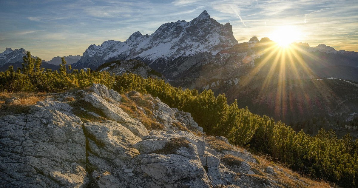 How to Pack a Daypack Like a Pro—Hiking Packing List